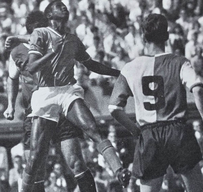 Salif Keita, 142 buts en 188 matchs avec l'ASSE : "on était 4 sur lui, impossible de lui prendre le ballon" Salif Keita, 142 buts en 188 matchs avec l'ASSE : "on était 4 sur lui, impossible de lui prendre le ballon"