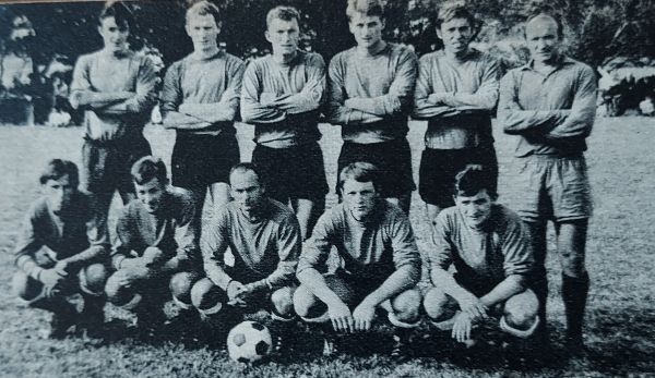 Ce pur breton fera ses débuts à QUIMPER avant de rejoindre le SCO ANGERS